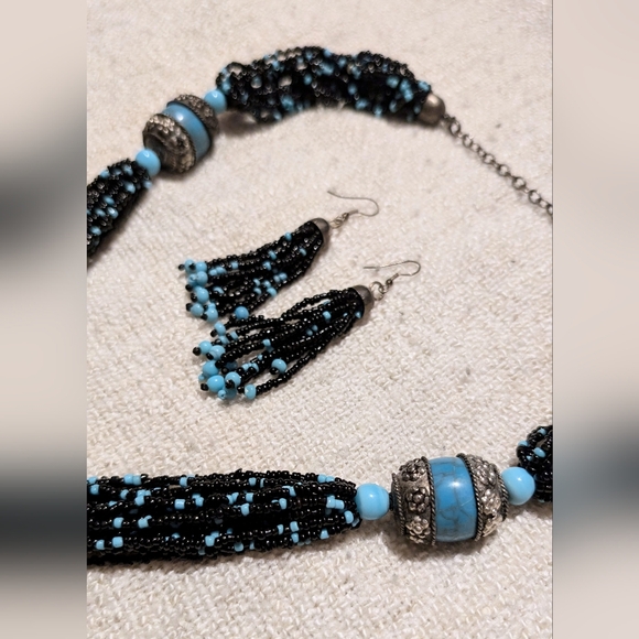Turquoise and black beaded silver medallion necklace and earrings set - Picture 3 of 4